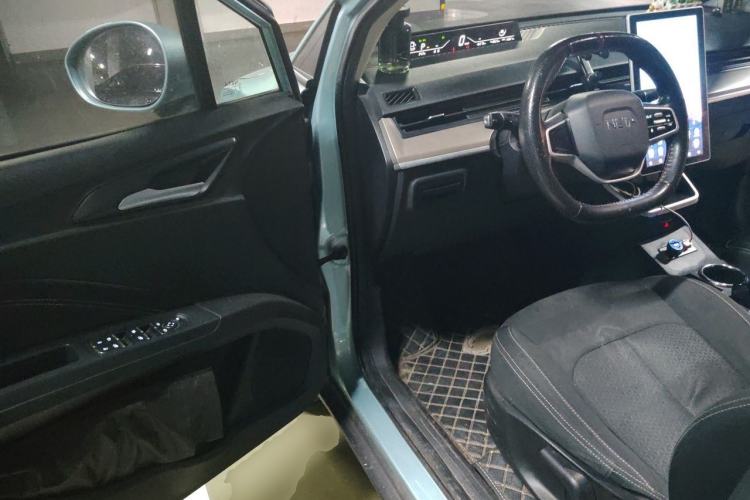 Used NETA V 2021 Standard Range Entertainment Version – Upgraded Model Driver Seat