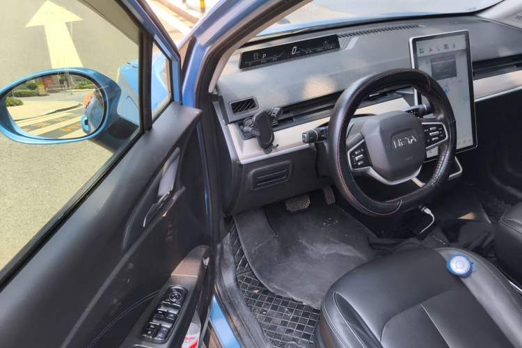 Used NETA V 2021 Long-Range Entertainment Edition Upgrade Model Driver Seat