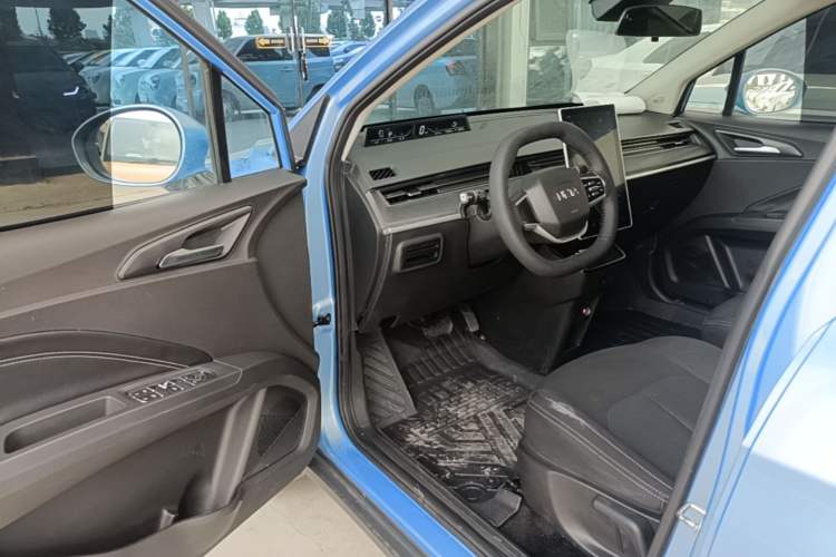 Used NETA V 2021 Standard Range Entertainment Version – Upgraded Model Driver Seat