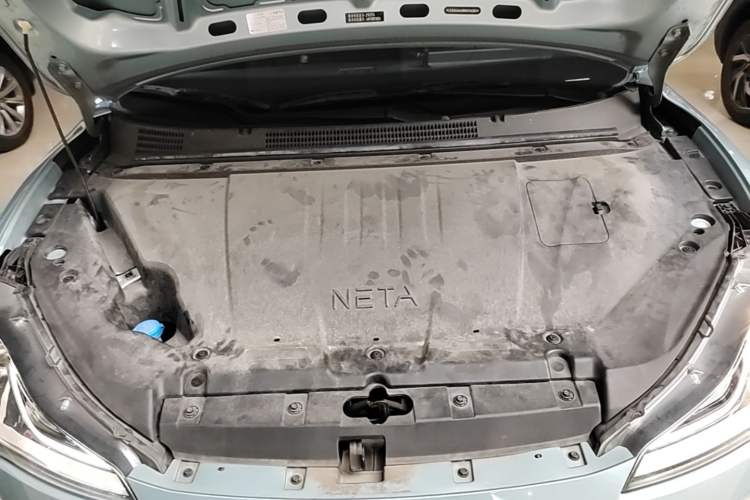 Used NETA V 2021 Long-Range Entertainment Edition Upgrade Model Engine Bay