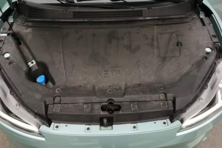 Used NETA V 2021 Long-Range Entertainment Edition Upgrade Model Engine Bay