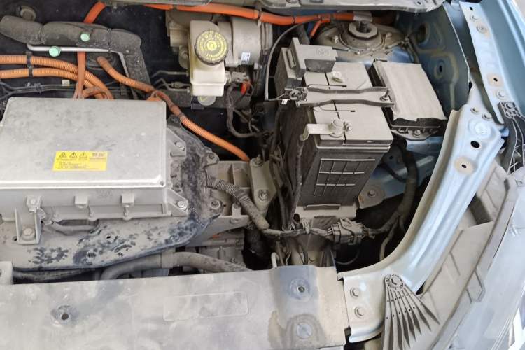 Used NETA V 2021 Long-Range Entertainment Edition Upgrade Model Engine Bay Left
