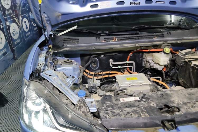 Used NETA V 2021 Standard Range Entertainment Version – Upgraded Model Engine Bay Right