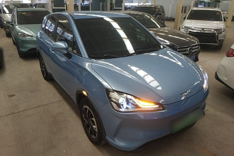 Used NETA V 2021 Long-Range Smart Edition Front Right 45 Deg