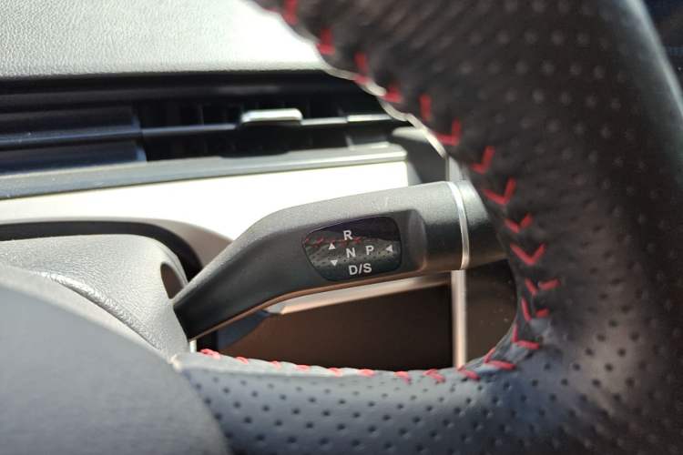 Used NETA V 2021 Standard Range Entertainment Version – Upgraded Model Gear Lever
