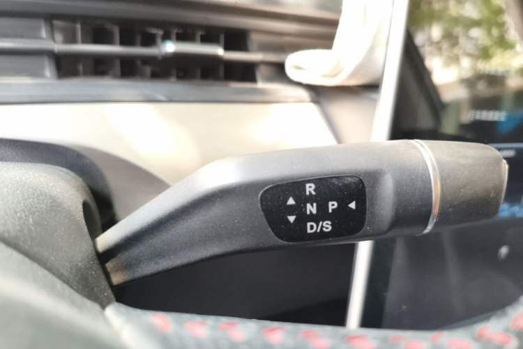 Used NETA V 2021 Long-Range Entertainment Edition Gear Lever