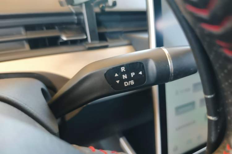 Used NETA V 2021 Long-Range Entertainment Edition Upgrade Model Gear Lever