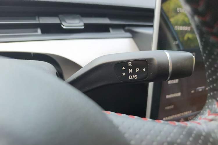 Used NETA V 2021 Standard Range Entertainment Version – Upgraded Model Gear Lever