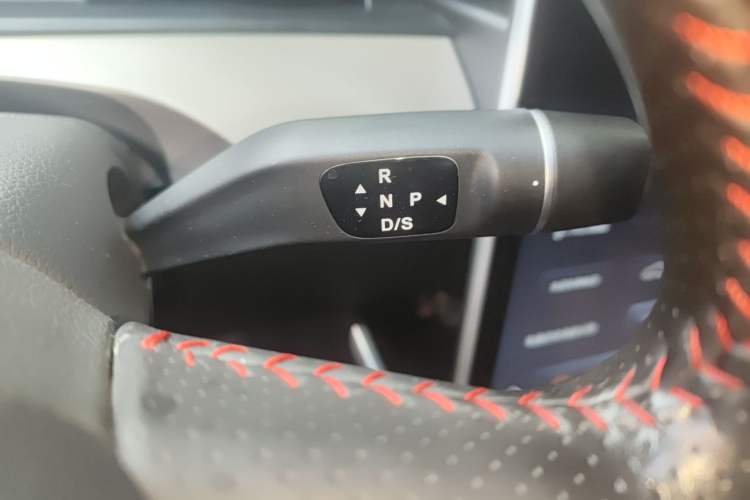 Used NETA V 2021 Long-Range Entertainment Edition Upgrade Model Gear Lever