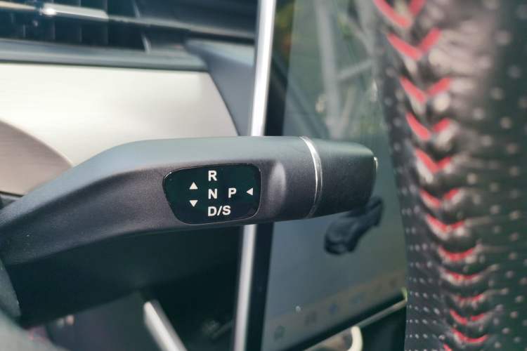 Used NETA V 2021 Long-Range Entertainment Edition Upgrade Model Gear Lever