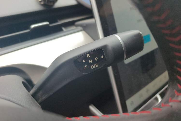 Used NETA V 2021 Long-Range Entertainment Edition Upgrade Model Gear Lever