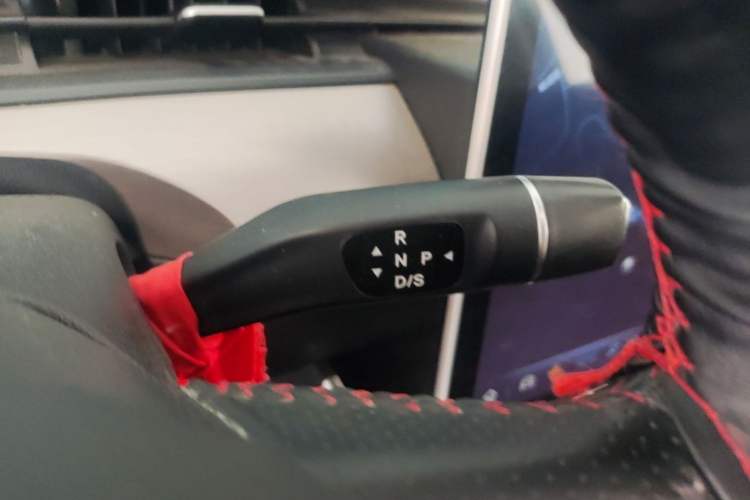 Used NETA V 2021 Standard Range Entertainment Version – Upgraded Model Gear Lever