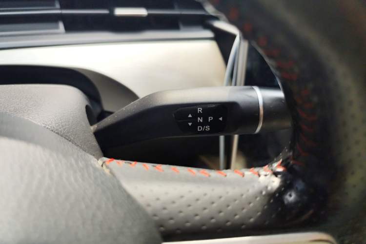 Used NETA V 2021 Long-Range Entertainment Edition Upgrade Model Gear Lever