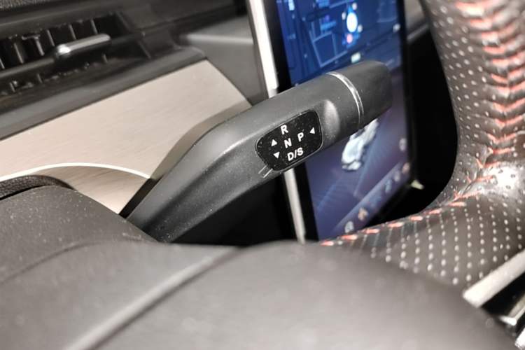 Used NETA V 2021 Long-Range Entertainment Edition Upgrade Model Gear Lever