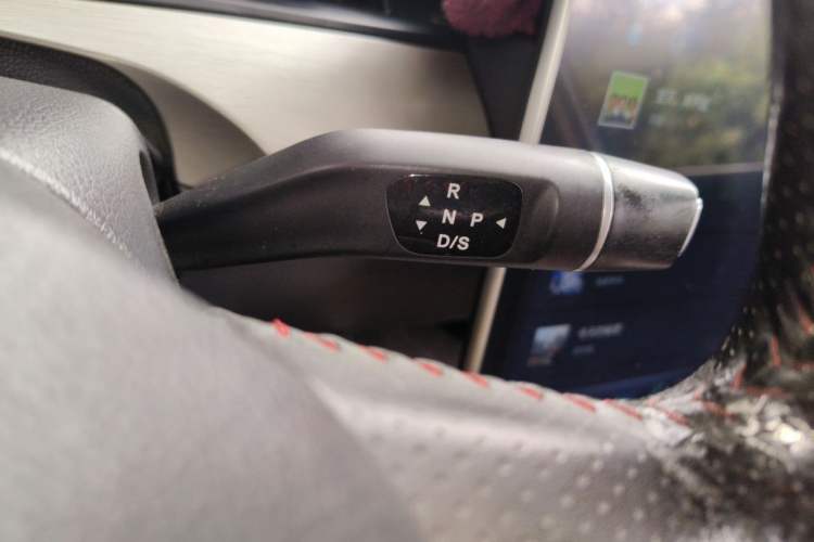 Used NETA V 2021 Long-Range Entertainment Edition Upgrade Model Gear Lever