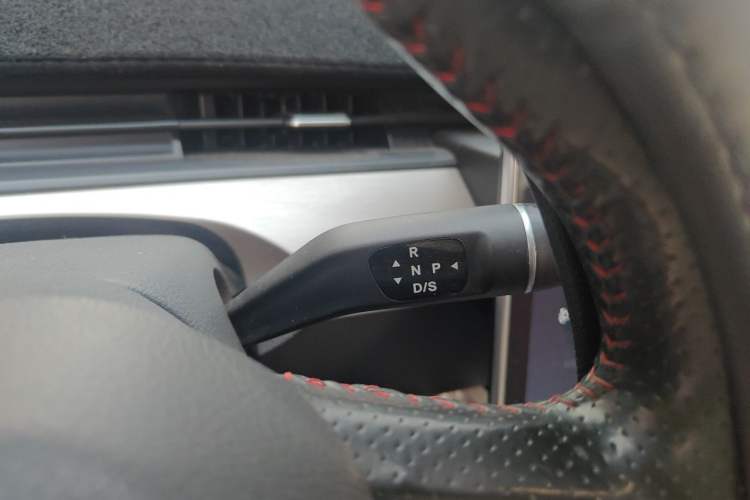 Used NETA V 2021 Long-Range Entertainment Edition Upgrade Model Gear Lever