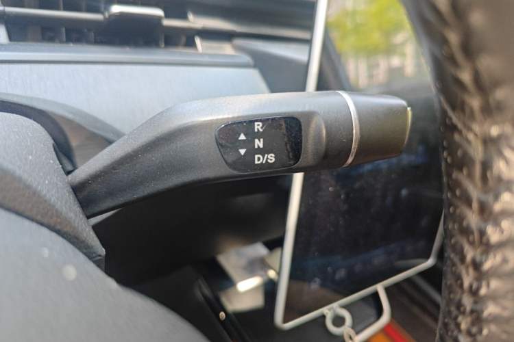 Used NETA V 2021 Standard Range Entertainment Edition Gear Lever