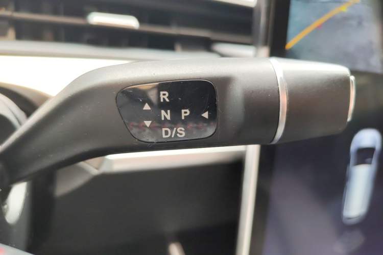 Used NETA V 2021 Long-Range Entertainment Edition Upgrade Model Gear Lever