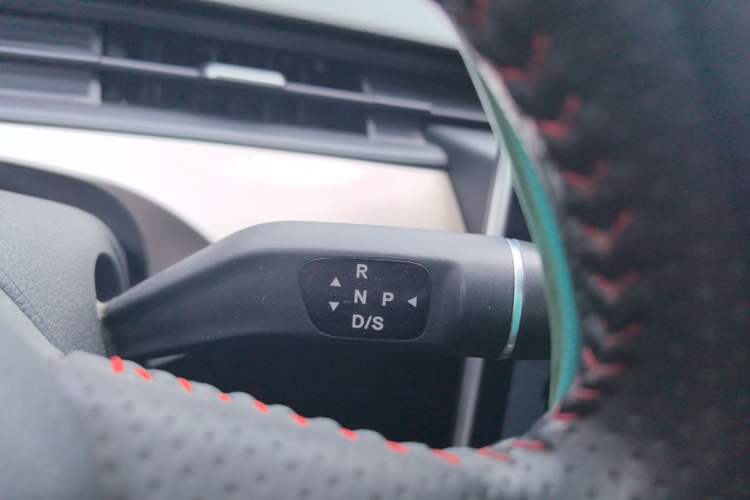 Used NETA V 2021 Long-Range Entertainment Edition Upgrade Model Gear Lever