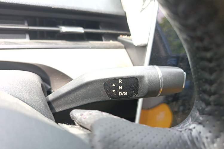 Used NETA V 2021 Standard Range Entertainment Edition Gear Lever