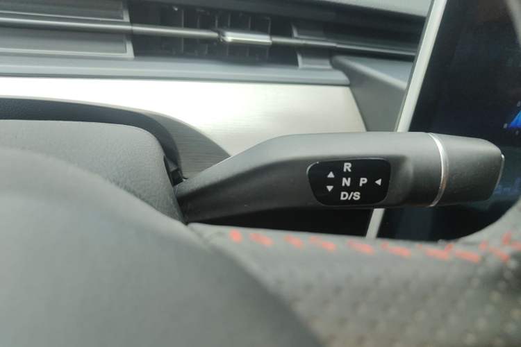 Used NETA V 2021 Standard Range Entertainment Edition Gear Lever