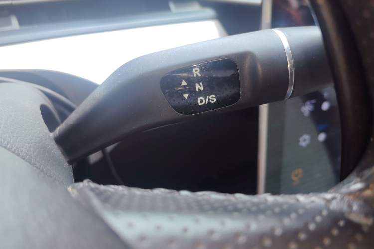 Used NETA V 2021 Standard Range Entertainment Edition Gear Lever