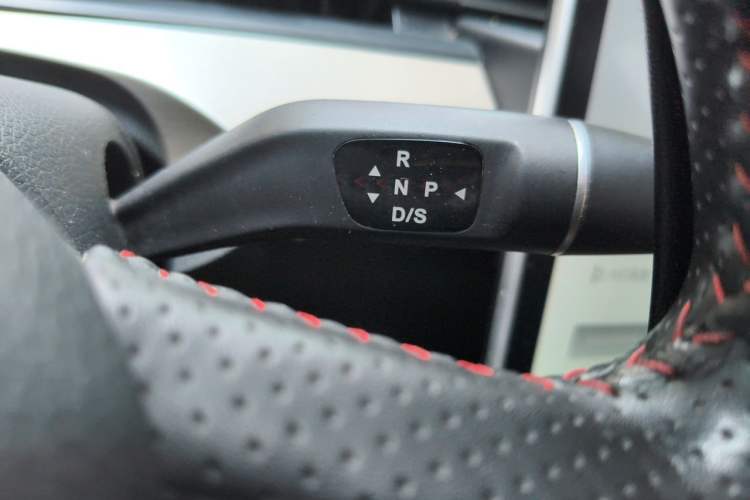 Used NETA V 2021 Long-Range Entertainment Edition Upgrade Model Gear Lever