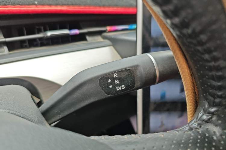 Used NETA V 2021 Standard Range Entertainment Edition Gear Lever