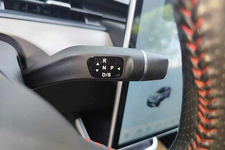 Used NETA V 2021 Long-Range Entertainment Edition Upgrade Model Gear Lever