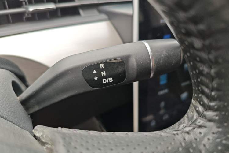 Used NETA V 2021 Standard Range Entertainment Edition Gear Lever
