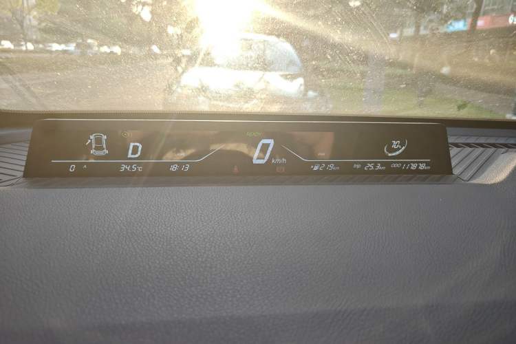 Used NETA V 2021 Standard Range Entertainment Version – Upgraded Model Instrument Cluster