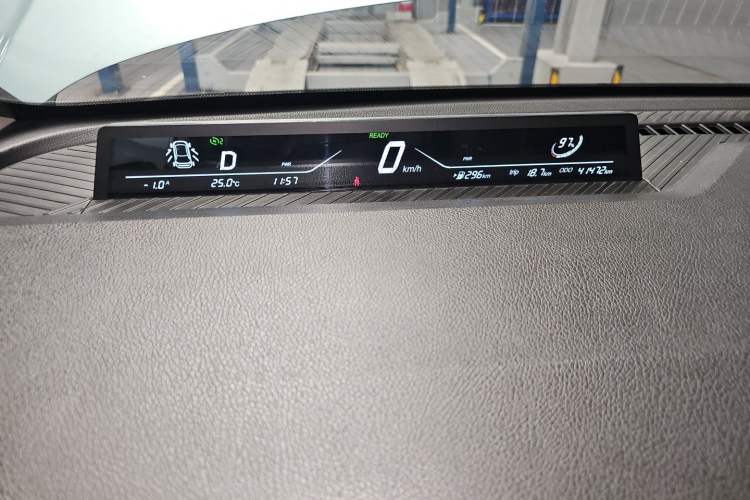 Used NETA V 2021 Standard Range Entertainment Version – Upgraded Model Instrument Cluster