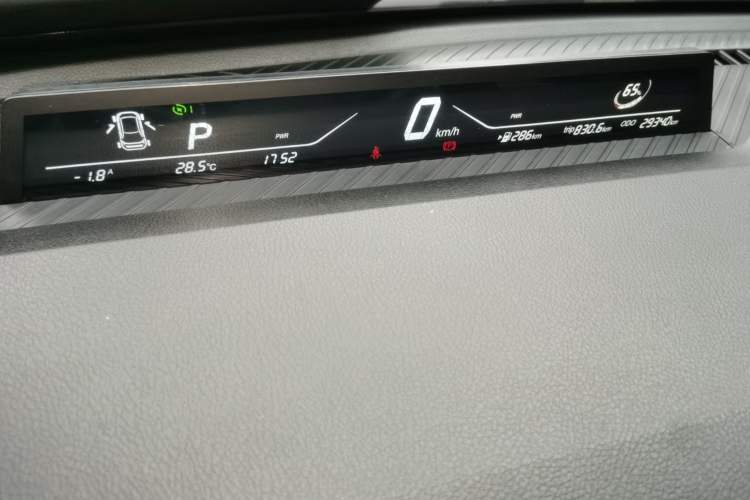 Used NETA V 2021 Long-Range Entertainment Edition Upgrade Model Instrument Cluster