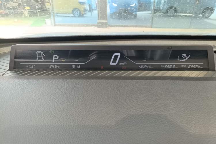 Used NETA V 2021 Standard Range Entertainment Version – Upgraded Model Instrument Cluster