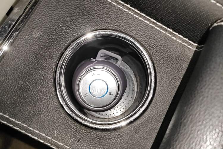 Used NETA V 2021 Long-Range Entertainment Edition Upgrade Model Interior 1
