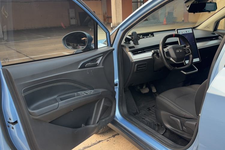 Used NETA V 2021 Standard Range Entertainment Version – Upgraded Model Interior 4
