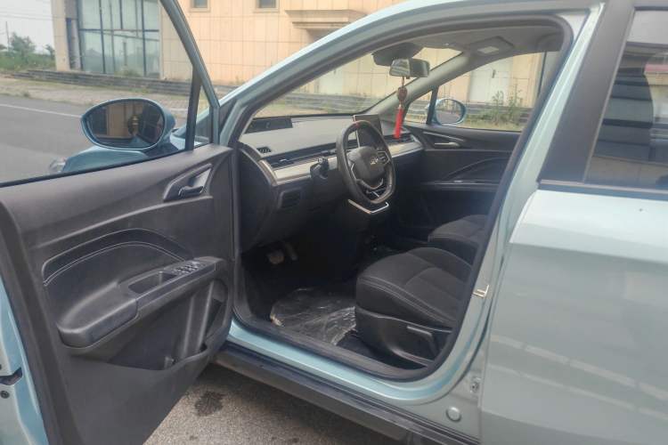 Used NETA V 2021 Standard Range Entertainment Version – Upgraded Model Interior 5