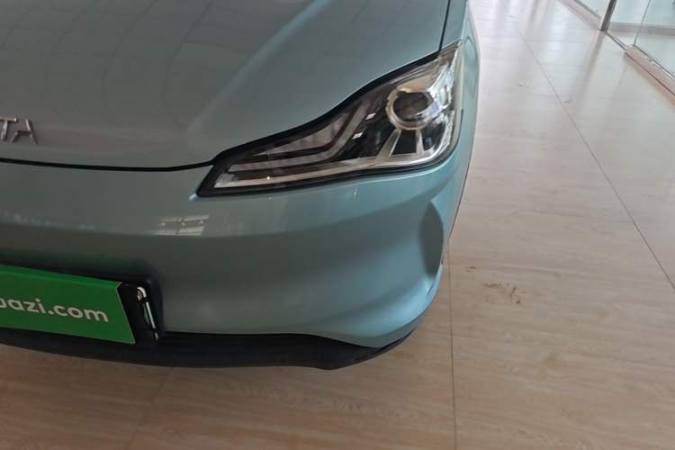 Used NETA V 2021 Standard Range Entertainment Version – Upgraded Model Left Front Headlight