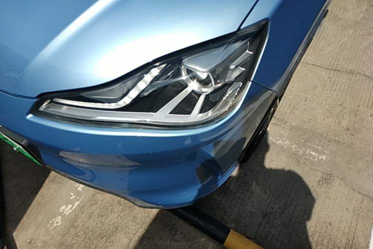 Used NETA V 2021 Standard Range Entertainment Version – Upgraded Model Left Front Headlight
