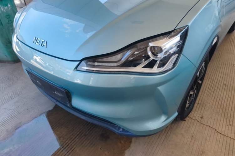 Used NETA V 2021 Long-Range Entertainment Edition Upgrade Model Left Front Headlight