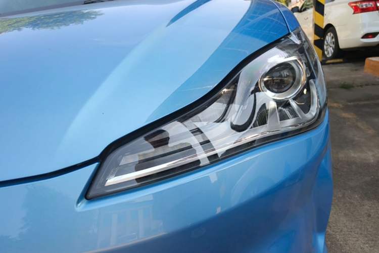 Used NETA V 2021 Standard Range Entertainment Version – Upgraded Model Left Front Headlight