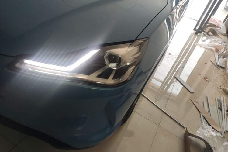 Used NETA V 2021 Standard Range Entertainment Version – Upgraded Model Left Front Headlight