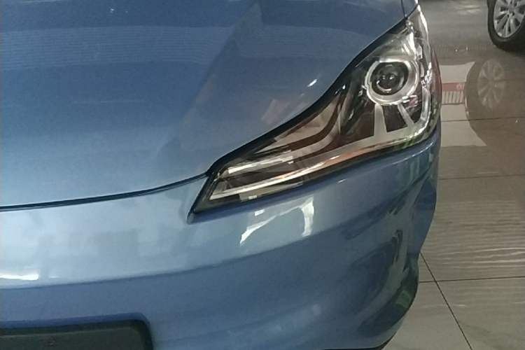 Used NETA V 2021 Standard Range Entertainment Version – Upgraded Model Left Front Headlight