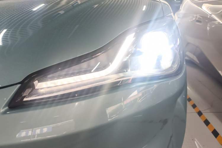Used NETA V 2021 Standard Range Entertainment Version – Upgraded Model Left Front Headlight