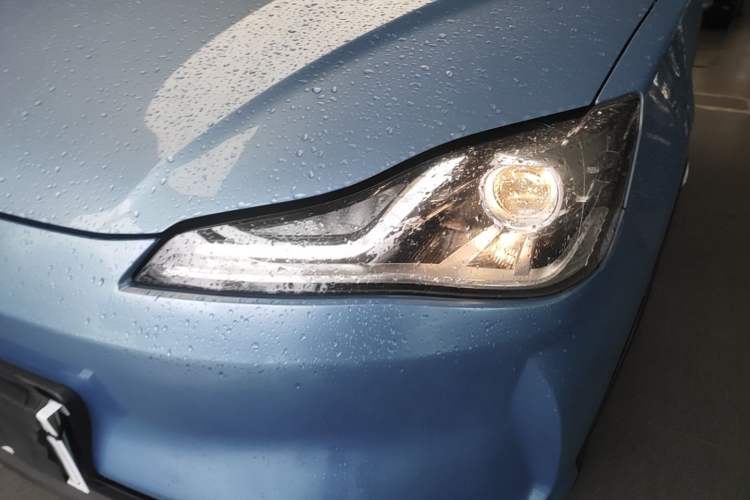 Used NETA V 2021 Standard Range Entertainment Version – Upgraded Model Left Front Headlight