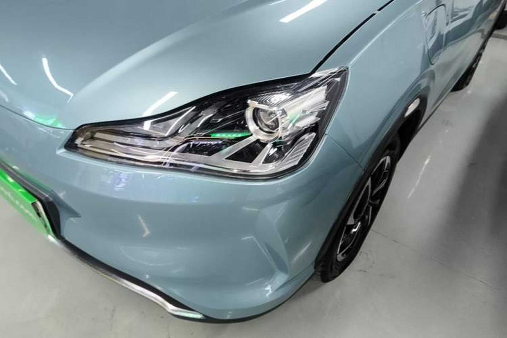 Used NETA V 2021 Long-Range Entertainment Edition Upgrade Model Left Front Headlight