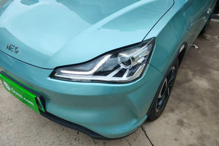 Used NETA V 2021 Long-Range Entertainment Edition Upgrade Model Left Front Headlight