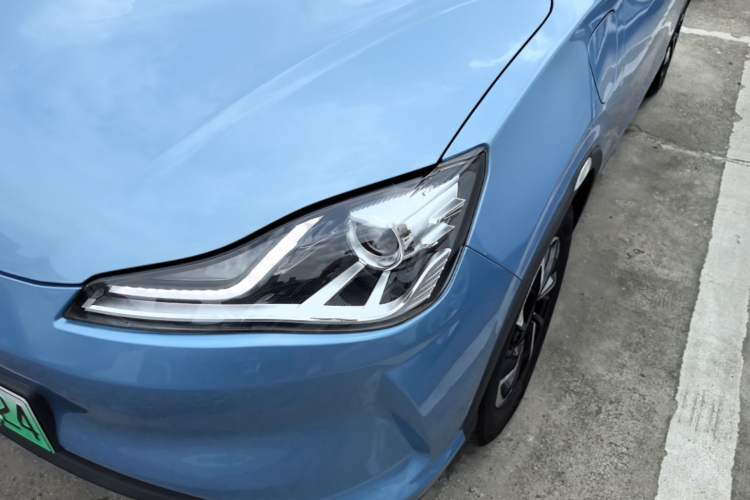Used NETA V 2021 Long-Range Entertainment Edition Upgrade Model Left Front Headlight
