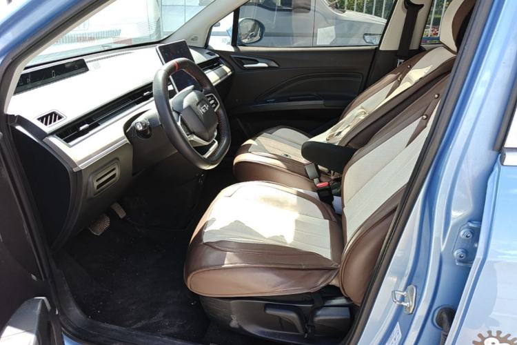 Used NETA V 2021 Standard Range Entertainment Version – Upgraded Model Left Front Seat