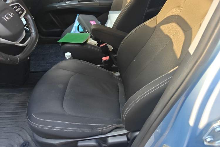 Used NETA V 2021 Standard Range Entertainment Version – Upgraded Model Left Front Seat